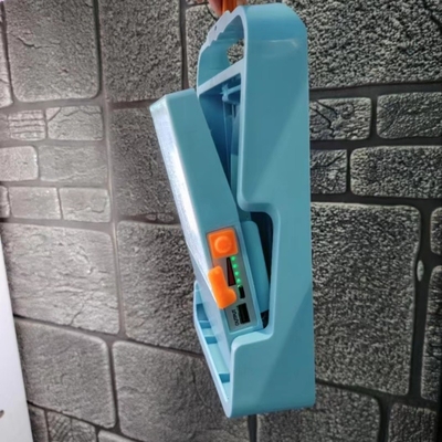 กันน้ํา ระยะไกล LED Emergency Floodlight สายเคเบิล USD เวลาฉุกเฉิน 6 ชั่วโมงสําหรับ Camping หรือกรณีฉุกเฉิน