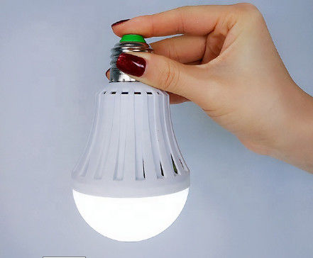หลอดไฟ LED ฉุกเฉินแบบชาร์จไฟได้ในร่ม 18w หลอดไฟ LED Ac100 - 240v