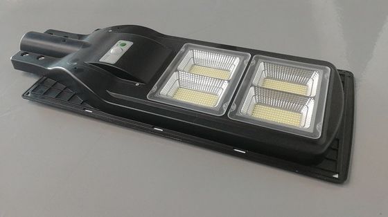 ป้องกัน UV 200W 110lm / W IP65 ไฟถนนพลังงานแสงอาทิตย์ในตัว