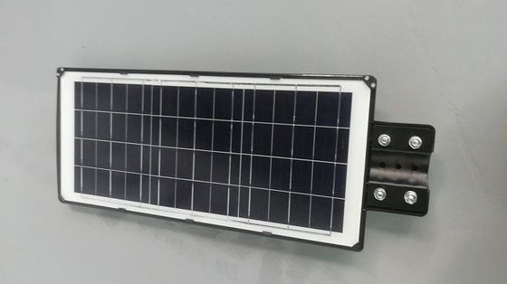 ป้องกัน UV 200W 110lm / W IP65 ไฟถนนพลังงานแสงอาทิตย์ในตัว